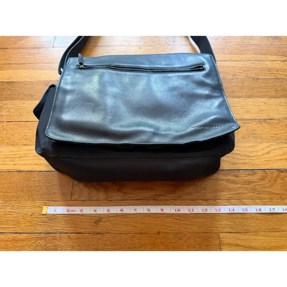FOSSIL Black Leather Messenger Bag (Unisex)
